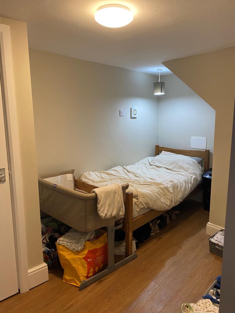 Lot: 15 - FREEHOLD INVESTMENT IN DESIRABLE TOWN CENTRE LOCATION -